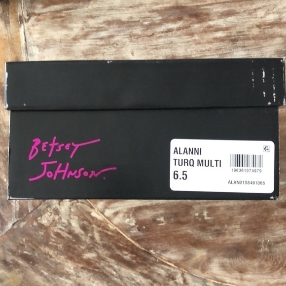 Betsey Johnson Alanni Flower Embellished Flat Sandals NIB 6.5 - Picture 10 of 11